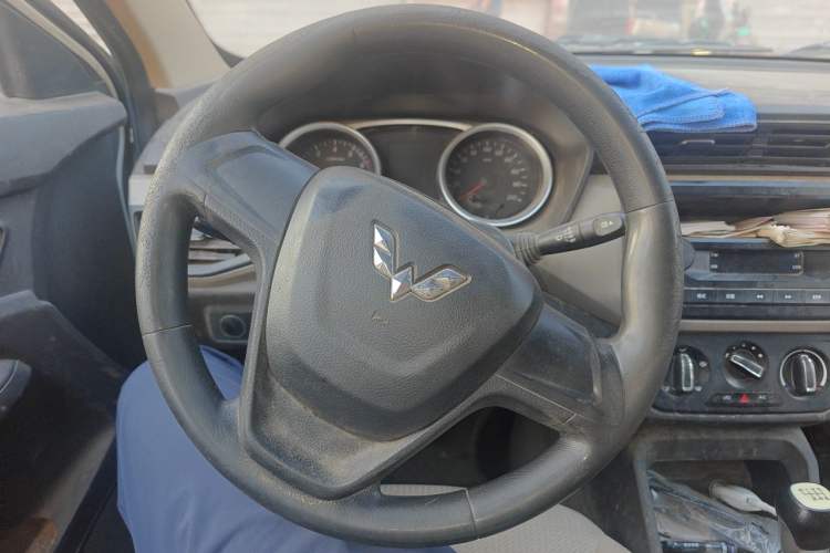 Used Wuling Hongguang 2019 1.5L S Standard Version China VI LAR Steering Wheel