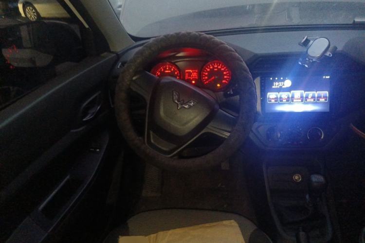 Used Wuling Hongguang 2019 1.5L S Basic Version China VI Standard LAR Steering Wheel