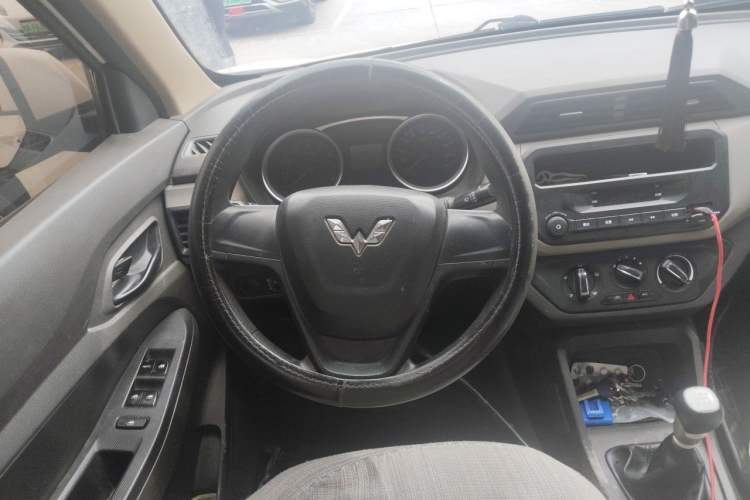 Used Wuling Hongguang 2019 1.5L S Standard Version China VI LAR Steering Wheel