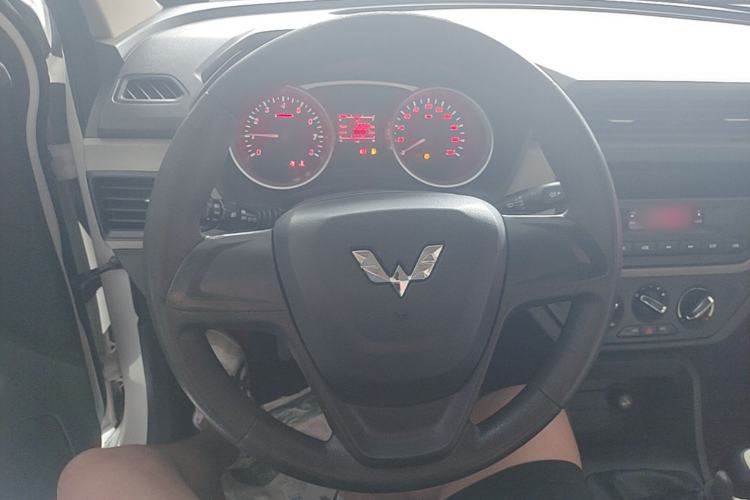 Used Wuling Hongguang 2019 1.5L S Standard Version China VI LAR Steering Wheel