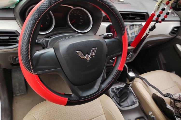 Used Wuling Hongguang 2019 1.5L S Comfort Edition China VI LAR Steering Wheel