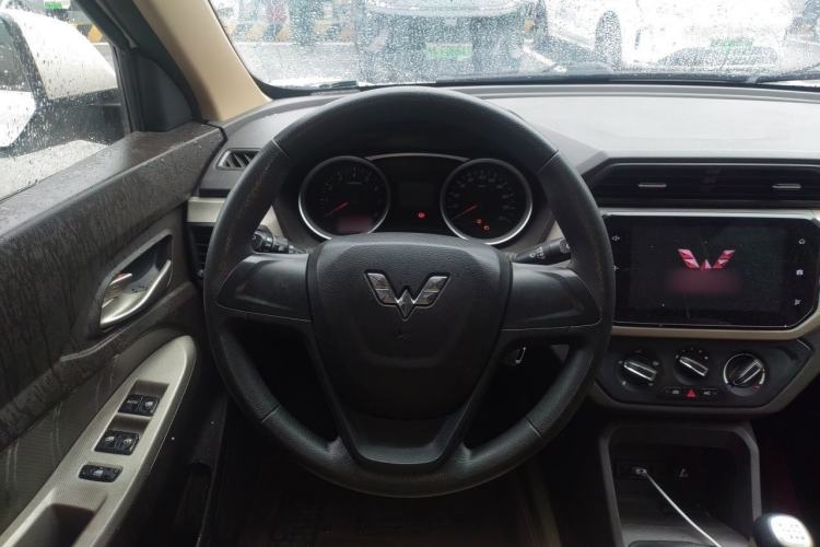 Used Wuling Hongguang 2019 1.5L S Comfort Edition China VI LAR Steering Wheel