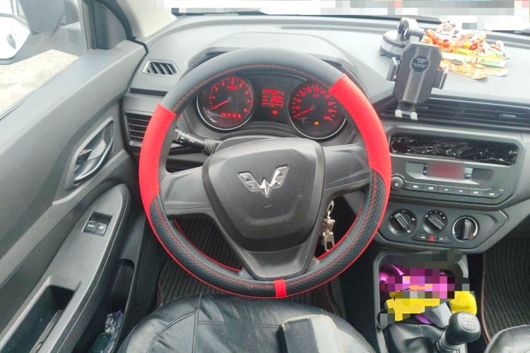 Used Wuling Hongguang 2019 1.5L S Basic Version China VI Standard LAR Steering Wheel