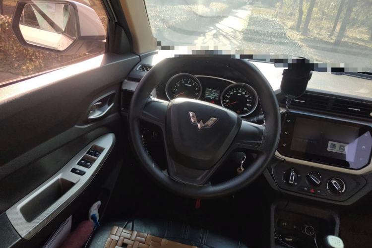 Used Wuling Hongguang 2019 1.5L S Comfort Edition China VI LAR Steering Wheel