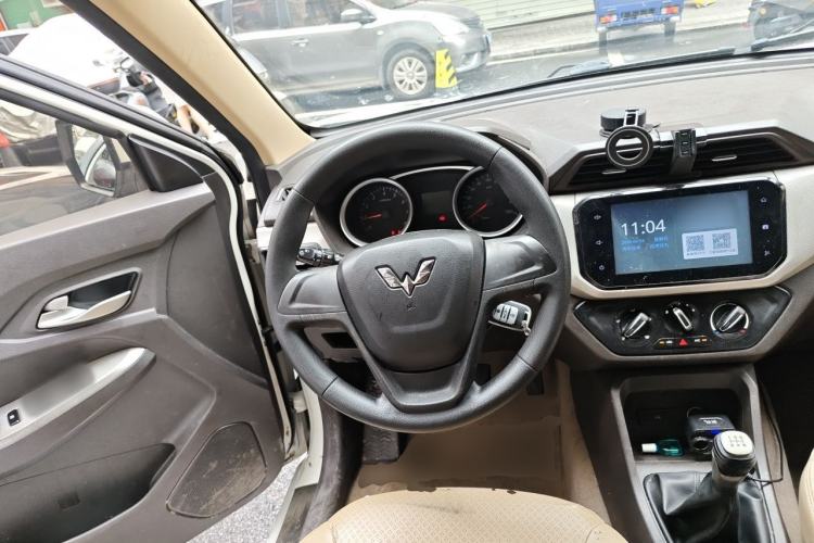 Used Wuling Hongguang 2019 1.5L S Basic Version China VI Standard LAR Steering Wheel