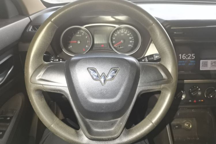 Used Wuling Hongguang 2019 1.5L S Comfort Edition China VI LAR Steering Wheel