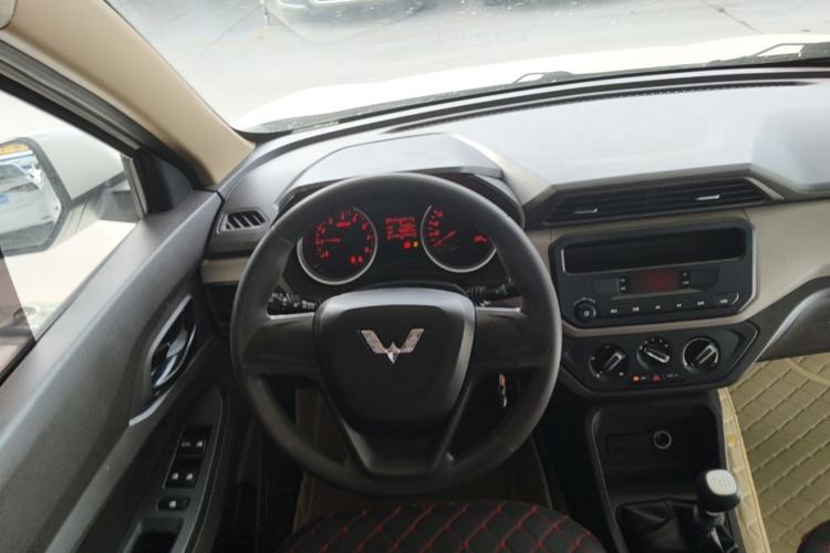 Used Wuling Hongguang 2019 1.5L S Standard Version China VI LAR Steering Wheel