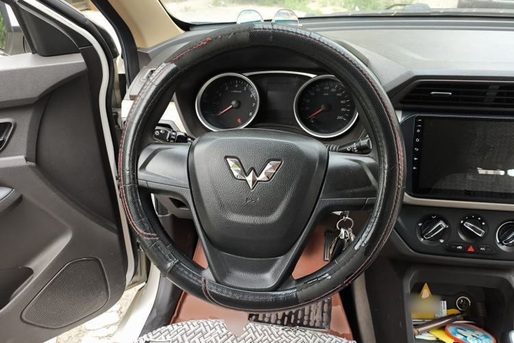 Used Wuling Hongguang 2019 1.5L S Standard Version China VI LAR Steering Wheel