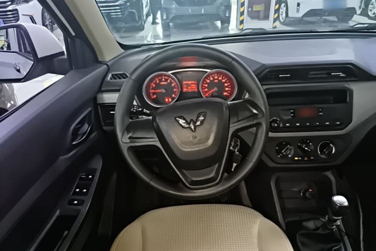 Used Wuling Hongguang 2019 1.5L S Standard Version China VI LAR Steering Wheel