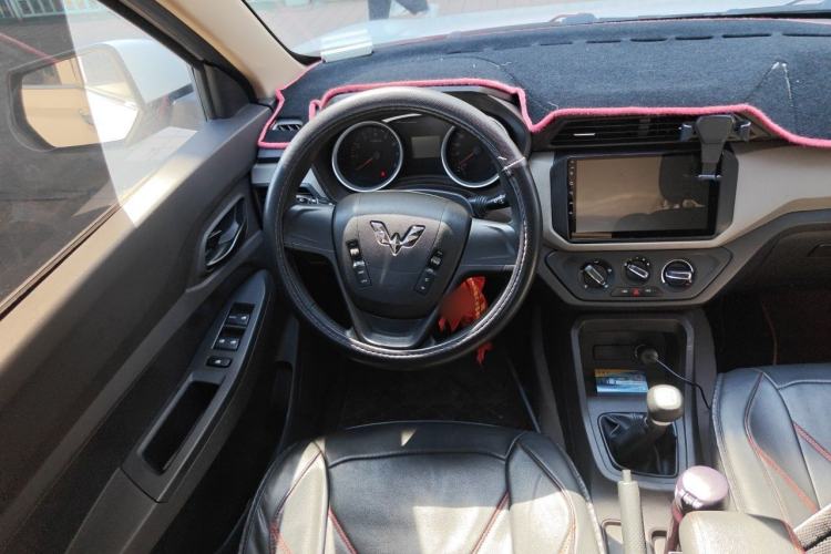Used Wuling Hongguang 2019 1.5L S Base Version L2B Steering Wheel