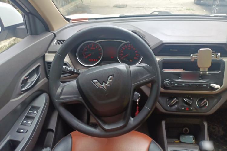 Used Wuling Hongguang 2019 1.5L S Standard Version China VI LAR Steering Wheel