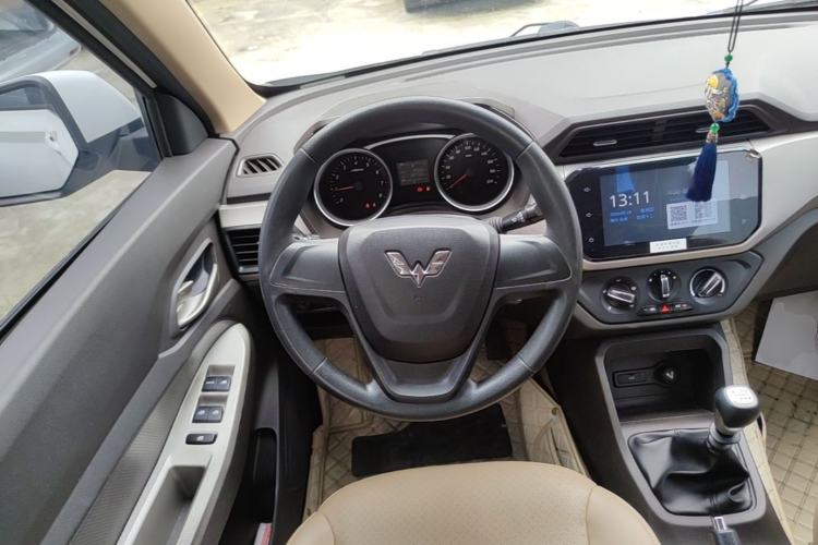 Used Wuling Hongguang 2019 1.5L S Comfort Edition China VI LAR Steering Wheel