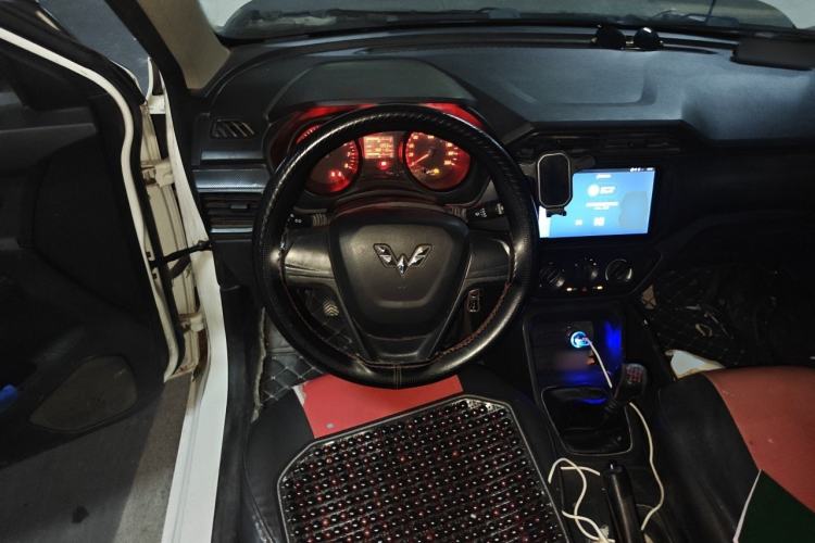 Used Wuling Hongguang 2019 1.5L S Basic Version China VI Standard LAR Steering Wheel