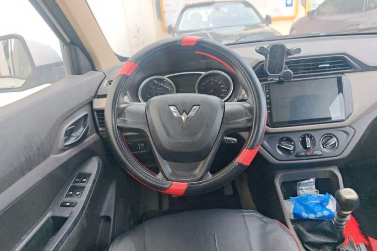Used Wuling Hongguang 2019 1.5L S Standard Version China VI LAR Steering Wheel
