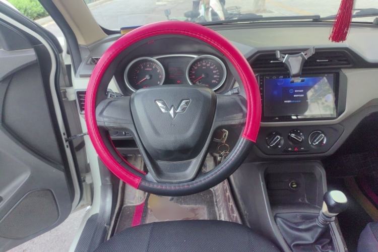 Used Wuling Hongguang 2019 1.5L S Standard Version China VI LAR Steering Wheel