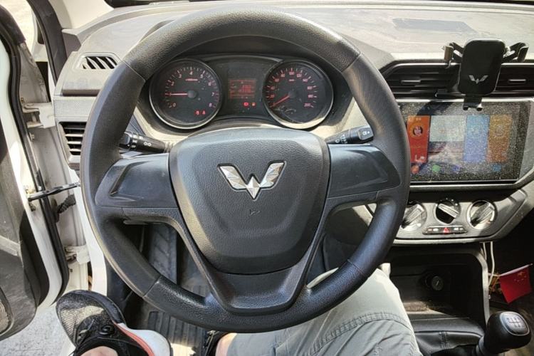Used Wuling Hongguang 2019 1.5L S Basic Version China VI Standard LAR Steering Wheel