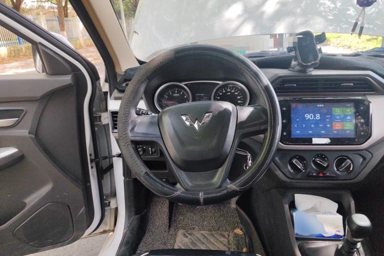 Used Wuling Hongguang 2019 1.5L S Comfort Edition China VI LAR Steering Wheel