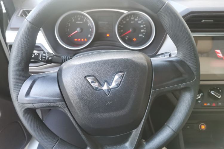 Used Wuling Hongguang 2019 1.5L S Comfort Edition China VI LAR Steering Wheel