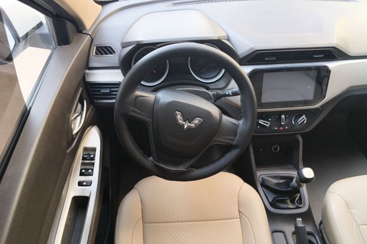 Used Wuling Hongguang 2019 1.5L S Comfort Edition China VI LAR Steering Wheel