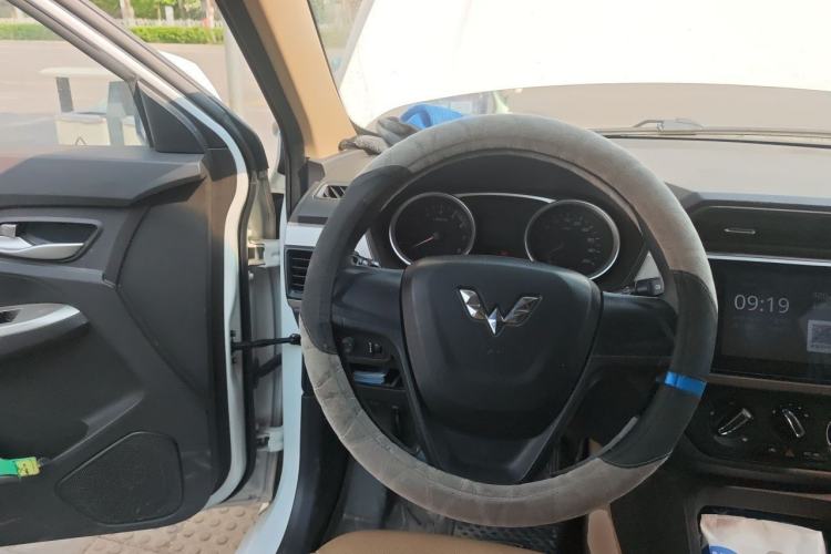 Used Wuling Hongguang 2019 1.5L S Comfort Edition China VI LAR Steering Wheel