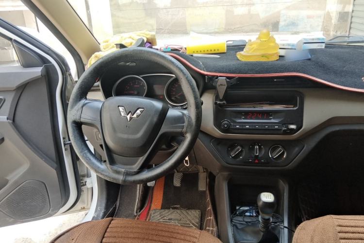 Used Wuling Hongguang 2019 1.5L S Standard Version China VI LAR Steering Wheel