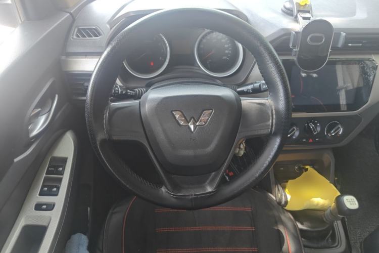 Used Wuling Hongguang 2019 1.5L S Comfort Edition China VI LAR Steering Wheel