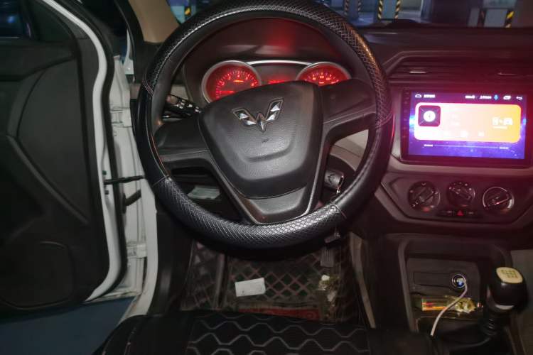 Used Wuling Hongguang 2019 1.5L S Standard Version China VI LAR Steering Wheel