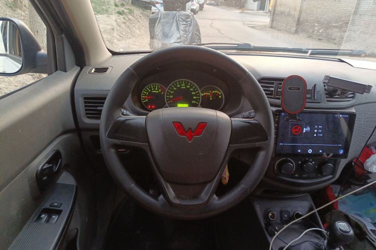 Used Wuling Hongguang 2019 1.5L S Basic Version China VI Standard LAR Steering Wheel