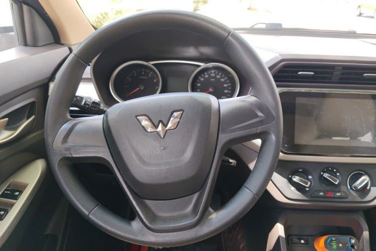 Used Wuling Hongguang 2019 1.5L S Comfort Edition China VI LAR Steering Wheel