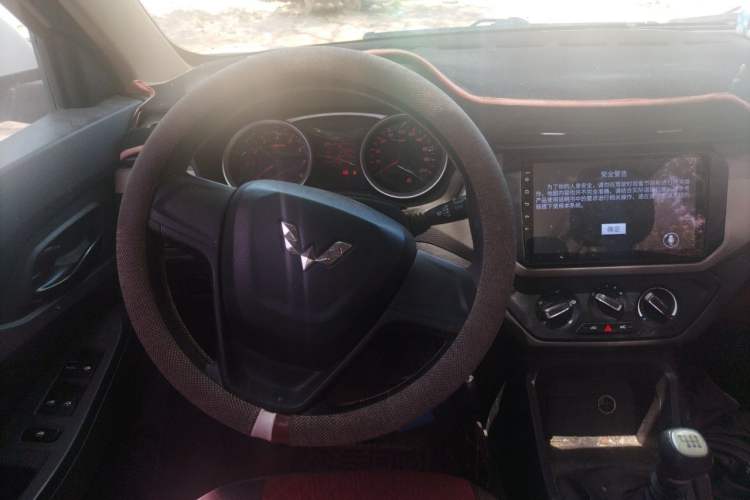 Used Wuling Hongguang 2019 1.5L S Standard Version China VI LAR Steering Wheel