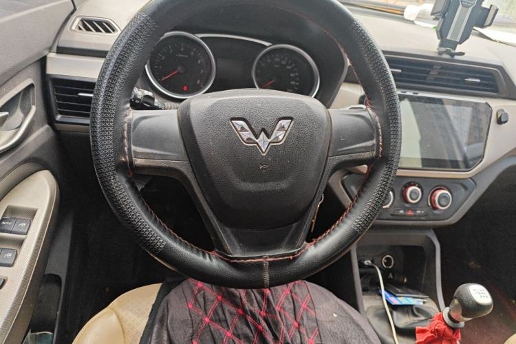 Used Wuling Hongguang 2019 1.5L S Comfort Edition China VI LAR Steering Wheel