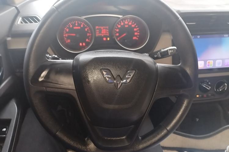 Used Wuling Hongguang 2019 1.5L S Standard Version China VI LAR Steering Wheel