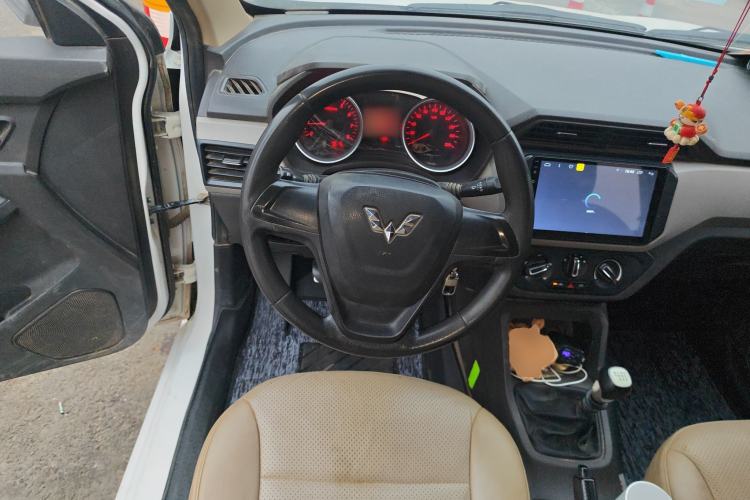 Used Wuling Hongguang 2019 1.5L S Standard Version China VI LAR Steering Wheel