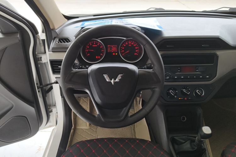 Used Wuling Hongguang 2019 1.5L S Standard Version China VI LAR Steering Wheel