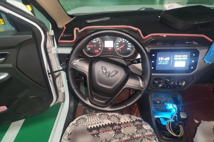 Used Wuling Hongguang 2019 1.5L S Comfort Edition China VI LAR Steering Wheel