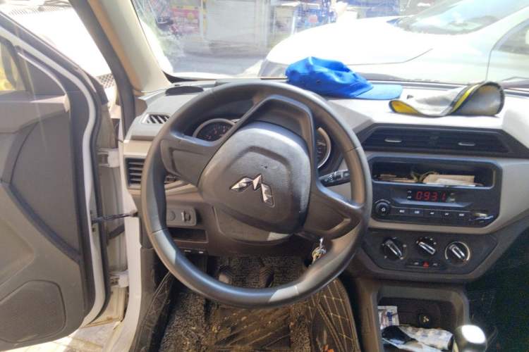 Used Wuling Hongguang 2019 1.5L S Standard Version China VI LAR Steering Wheel