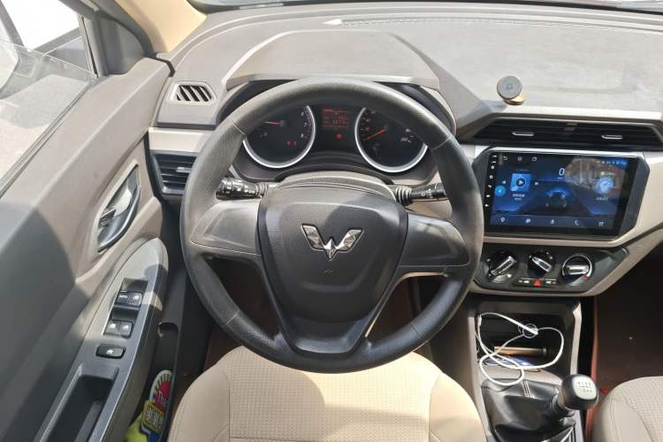 Used Wuling Hongguang 2019 1.5L S Standard Version China VI LAR Steering Wheel