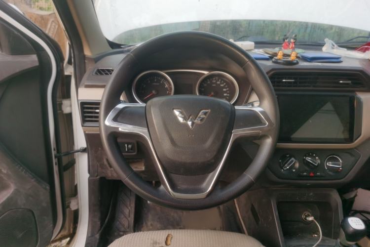 Used Wuling Hongguang 2019 1.5L S Standard Version China VI LAR Steering Wheel