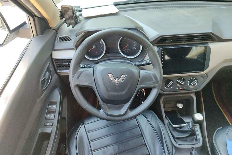 Used Wuling Hongguang 2019 1.5L S Standard Version China VI LAR Steering Wheel