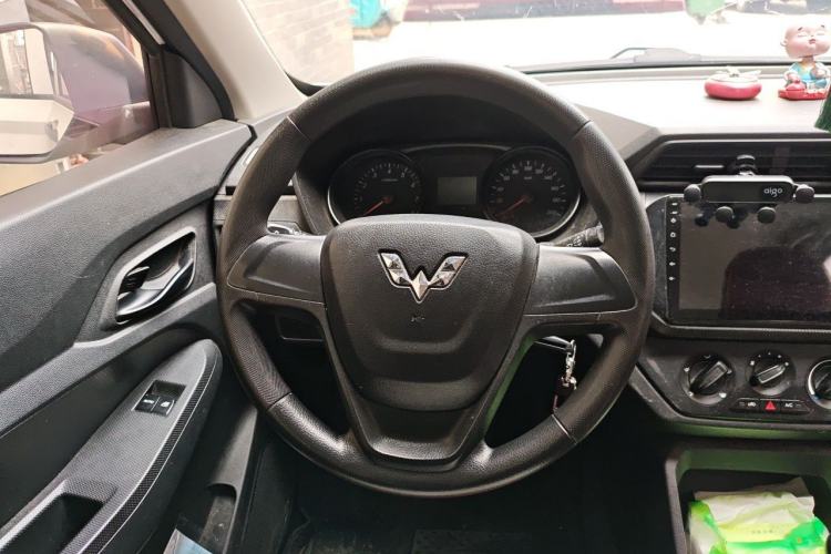 Used Wuling Hongguang 2019 1.5L S Basic Version China VI Standard LAR Steering Wheel