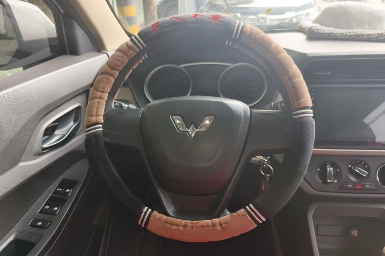 Used Wuling Hongguang 2019 1.5L S Standard Version China VI LAR Steering Wheel