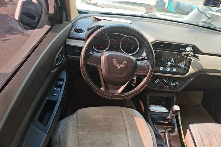 Used Wuling Hongguang 2019 1.5L S Standard Version China VI LAR Steering Wheel