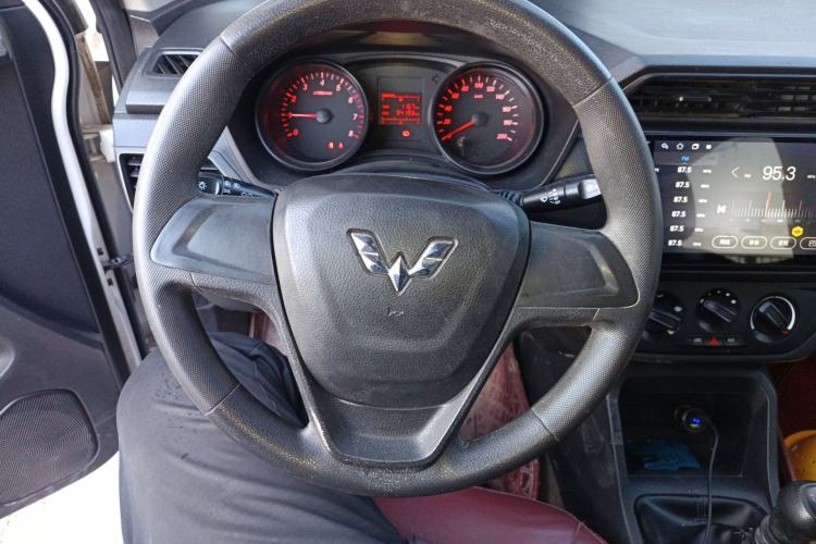 Used Wuling Hongguang 2019 1.5L S Basic Version China VI Standard LAR Steering Wheel