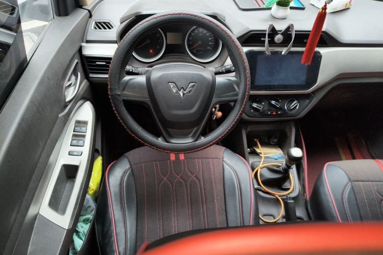 Used Wuling Hongguang 2019 1.5L S Comfort Edition China VI LAR Steering Wheel