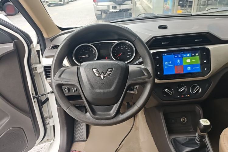 Used Wuling Hongguang 2019 1.5L S Comfort Edition China VI LAR Steering Wheel