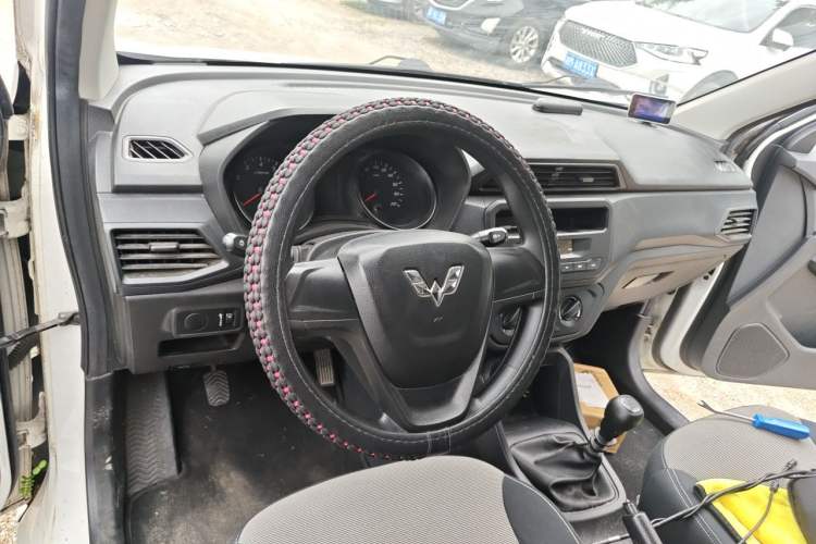 Used Wuling Hongguang 2019 1.5L S Basic Window-Sealed Vehicle China VI LAR Steering Wheel