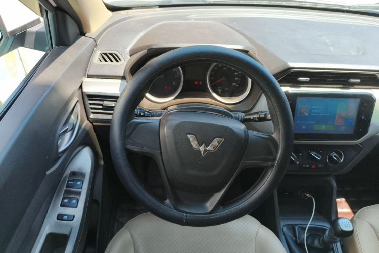 Used Wuling Hongguang 2019 1.5L S Comfort Edition China VI LAR Steering Wheel