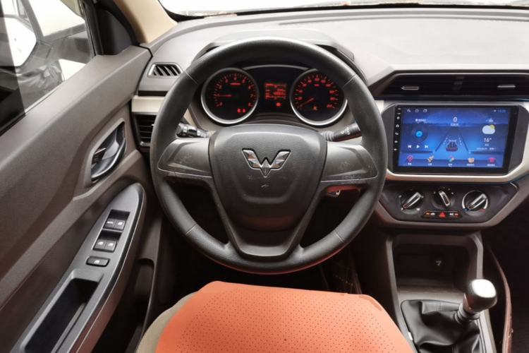 Used Wuling Hongguang 2019 1.5L S Standard Version China VI LAR Steering Wheel