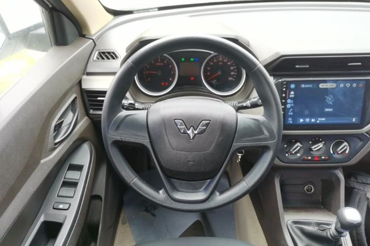 Used Wuling Hongguang 2019 1.5L S Standard Version China VI LAR Steering Wheel
