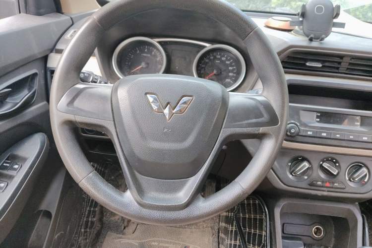 Used Wuling Hongguang 2019 1.5L S Standard Version China VI LAR Steering Wheel
